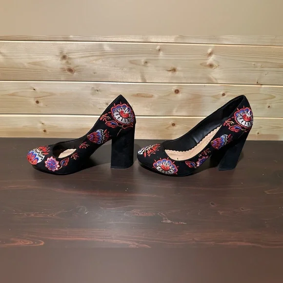 Restricted block heel pumps size 6 - Picture 2 of 7